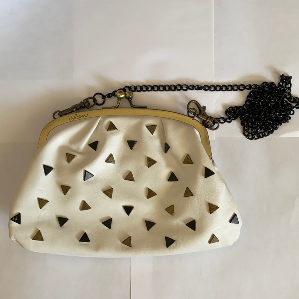 Kiss lock Volcom white & black purse